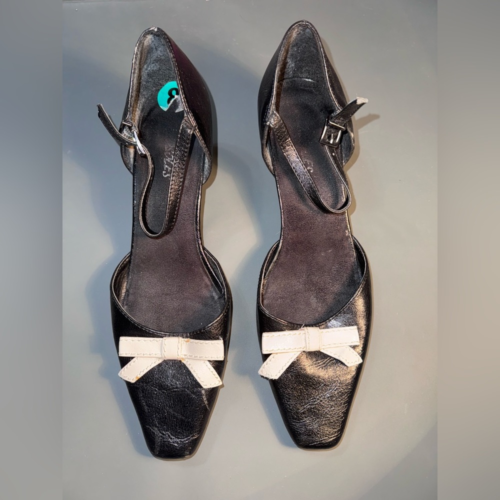 Aerosoles Elegant Black Little Heels with Cream Bow, Size 8 - Picture 4 of 16